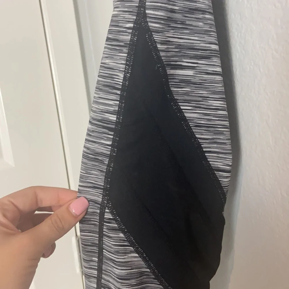 Z by Zella Black and gray leggings - Picture 4 of 11